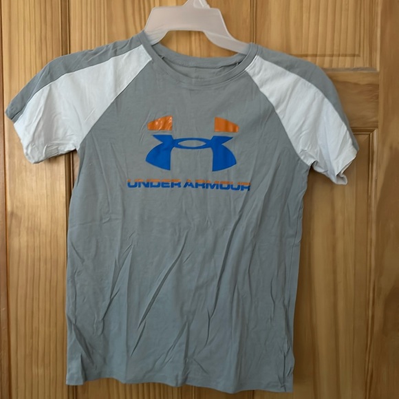Youth Medium under armour t-shirt - Picture 1 of 2